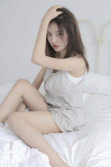 一面亲膜上边奶一个膜边